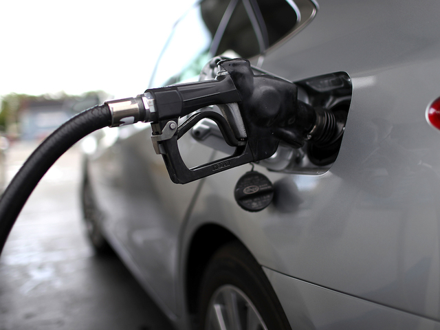 Gas prices are falling throughout the nation