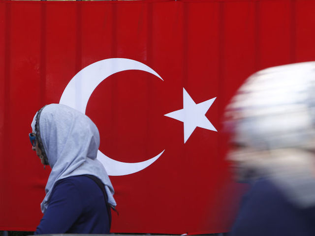 US sanctions 2 Turkish officials over detention of US pastor